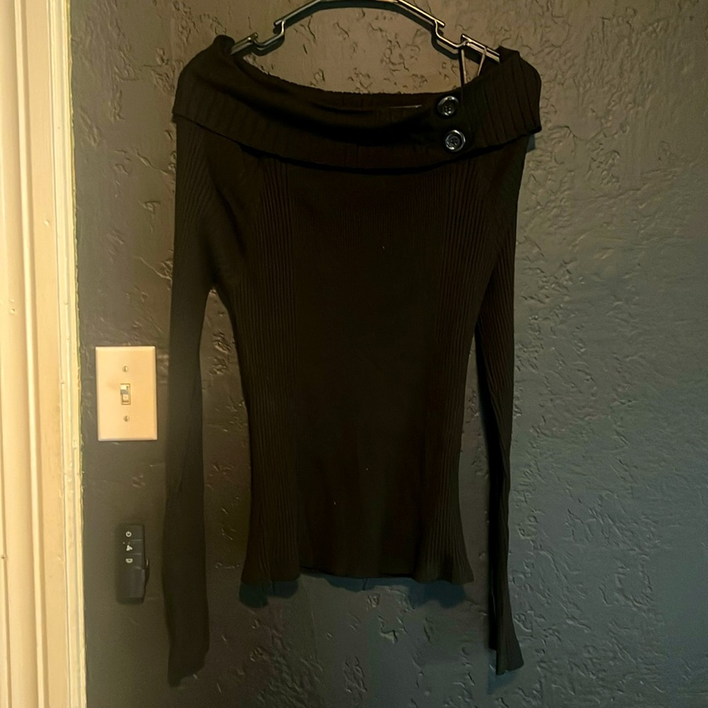 Donna Gray - off the shoulder - black long sleeve